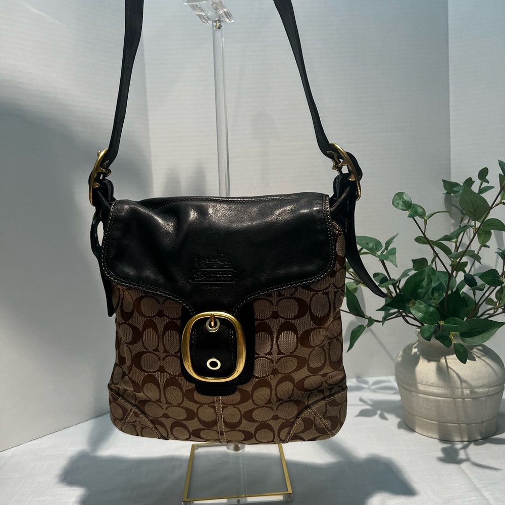Coach Shoulder Bag, Brown and Black, Gold Buckle. 11436. Vintage.